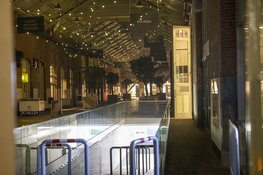 Plofkraak in complex De Hallen in Amsterdam