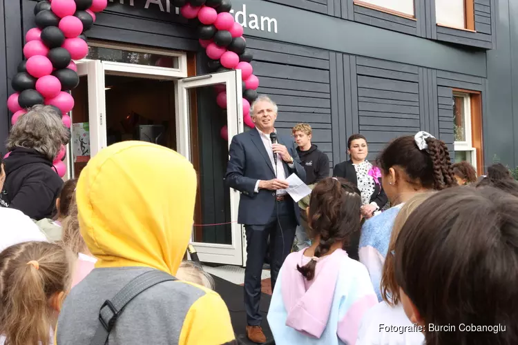 Eerste basisschool in de wijk Schinkelkwartier nu ook officieel geopend