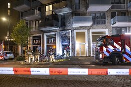 Woningen ontruimd na grote brand in horeca-gelegenheid in Amsterdam