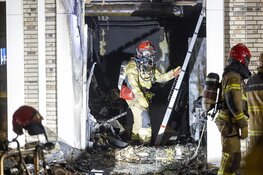 Woningen ontruimd na grote brand in horeca-gelegenheid in Amsterdam