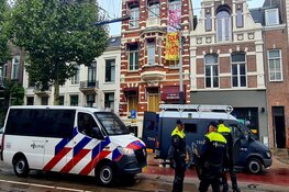 Politie start ontruiming Amsterdams kraakpand