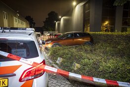 Auto geraakt bij schietpartij in Zuidoost