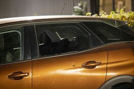 Auto geraakt bij schietpartij in Zuidoost