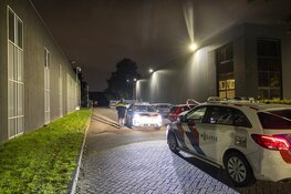Auto geraakt bij schietpartij in Zuidoost