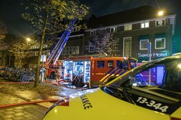 Grote brand in pand Amsterdam-Zuid, 100 Oekraïense vluchtelingen geëvacueerd