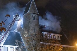 Grote brand in pand Amsterdam-Zuid, 100 Oekraïense vluchtelingen geëvacueerd