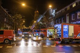 Grote brand in pand Amsterdam-Zuid, 100 Oekraïense vluchtelingen geëvacueerd