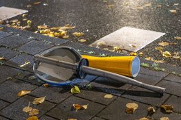 Bestelbus tegen taxi gereden op Willem de Zwijgerlaan