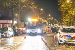 Bestelbus tegen taxi gereden op Willem de Zwijgerlaan