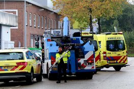 Dak ingestort van bedrijfspand Anthony Fokkerweg