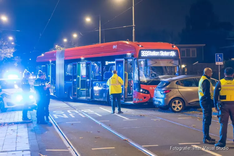 Drie gewonden bij ongeluk tussen lijnbus en auto
