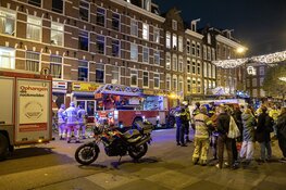 Brand in meterkast Albert Cuypstraat Amsterdam, zeven mensen ademen rook in