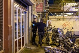 Brand in meterkast Albert Cuypstraat Amsterdam, zeven mensen ademen rook in