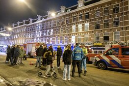 Brand in meterkast Albert Cuypstraat Amsterdam, zeven mensen ademen rook in