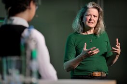 Focus op nieuwsgierigheid in nieuwe termijn bijzonder hoogleraarschap Maartje Raijmakers (UvA) bij NEMO Science Museum