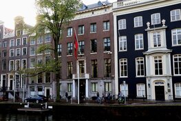 Spandoek met beledigende teksten weggehaald voor woning burgemeester