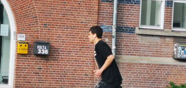 Wie herkent deze agressieve verkeersdeelnemer?