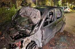 Auto van dakloze vliegt in brand in Amsterdam-Zuidoost