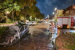 Auto van dakloze vliegt in brand in Amsterdam-Zuidoost