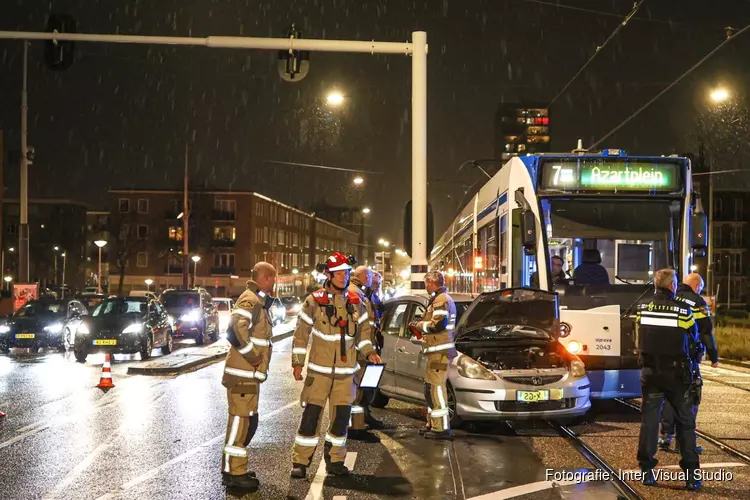 Botsing tussen tram en auto in Bos en Lommer