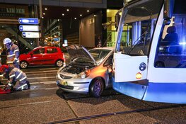 Botsing tussen tram en auto in Bos en Lommer