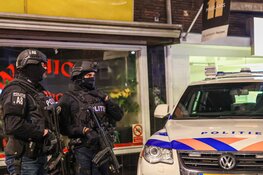 Politie-inval in woning Jan van Galenstraat