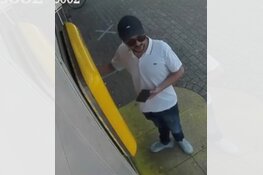 Gezocht: Wie neemt hier geld op met een gestolen bankpas op het Osdorpplein?