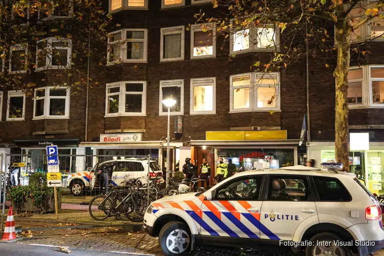 Politie treft grote hoeveelheid cocaïne aan, drie personen aangehouden