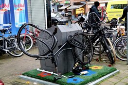 Vrachtwagen in botsing met fietser op de Amstelveenseweg