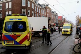 Vrachtwagen in botsing met fietser op de Amstelveenseweg