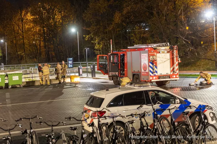 Auto in brand parkeergarage RAI hotel, gasten kort geëvacueerd