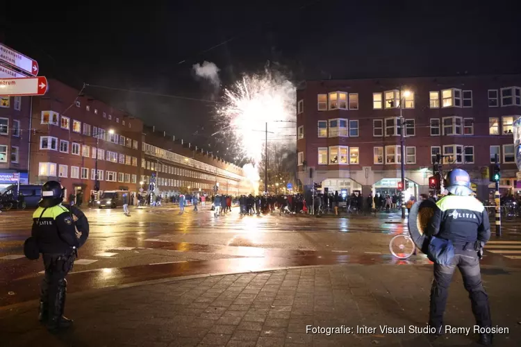 Feest en ongeregeldheden in Amsterdam na WK-winst Marokko