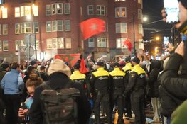 Feest en ongeregeldheden in Amsterdam na WK-winst Marokko