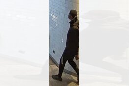 Wie herkent deze twee verdachten van een straatroof?