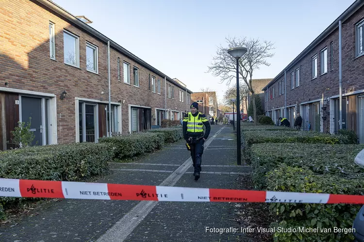 Brand na explosie bij woning Kospad
