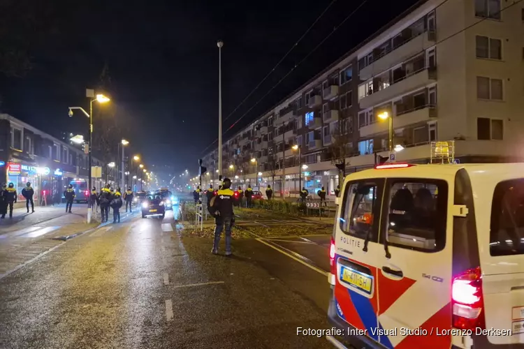 Rellen in Osdorp, vuurwerk gegooid naar politie