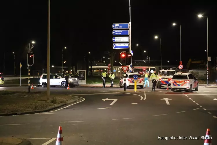 Botsing tussen personenwagen en politieauto