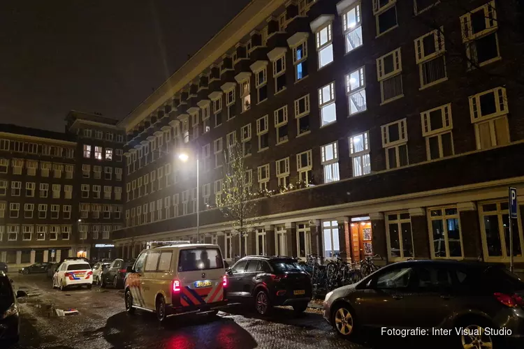 Overval woning Minervaplein. Tieners met vuurwapen bedreigd, geslagen en vastgehouden