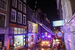 Brand in een woning aan de Wolvenstraat in Amsterdam-Centrum