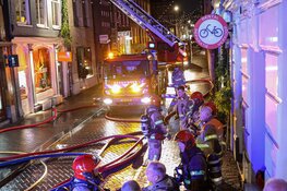 Brand in een woning aan de Wolvenstraat in Amsterdam-Centrum