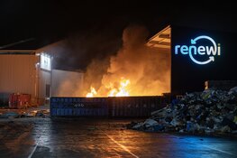 Grote brand bij afvalverwerker in Westelijk Havengebied