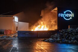 Grote brand bij afvalverwerker in Westelijk Havengebied