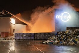 Grote brand bij afvalverwerker in Westelijk Havengebied