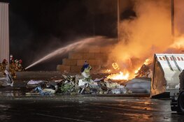 Grote brand bij afvalverwerker in Westelijk Havengebied