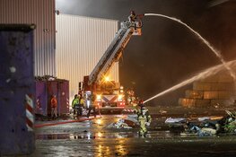 Grote brand bij afvalverwerker in Westelijk Havengebied
