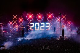 Amsterdam luidt het nieuwe jaar in met spectaculaire show "Electric Fireworks"