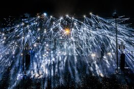 Amsterdam luidt het nieuwe jaar in met spectaculaire show "Electric Fireworks"