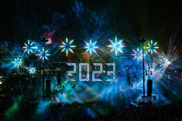 Amsterdam luidt het nieuwe jaar in met spectaculaire show "Electric Fireworks"