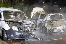 Twee auto's door brand verwoest op Sloterweg