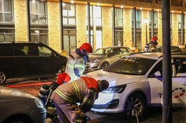 Auto en twee scooters verwoest door brand aan Voorburgstraat